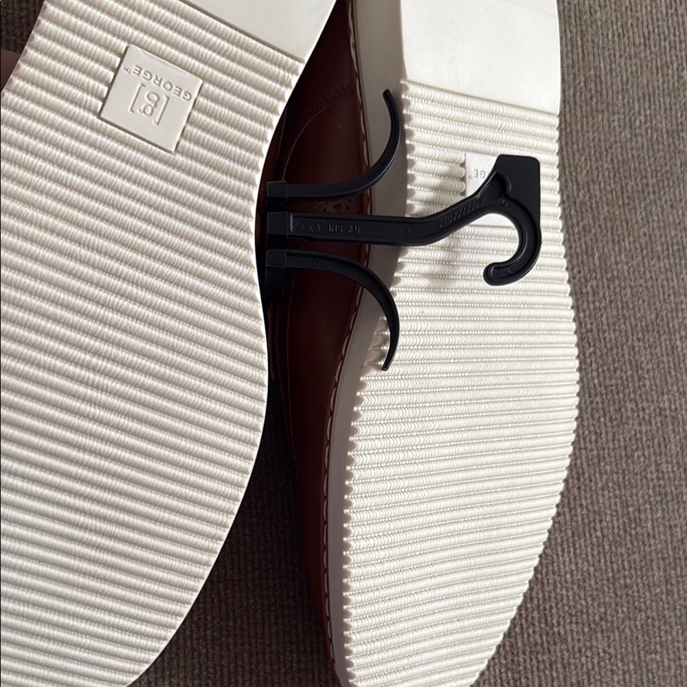 George Brown Oxfords with Minimalist Design - Picture 5 of 5